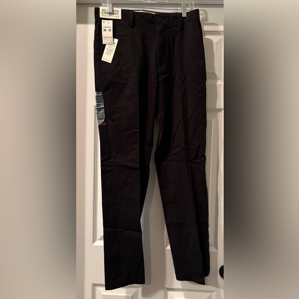 Dockers Men's Classic Fit Easy Khaki Black Pants